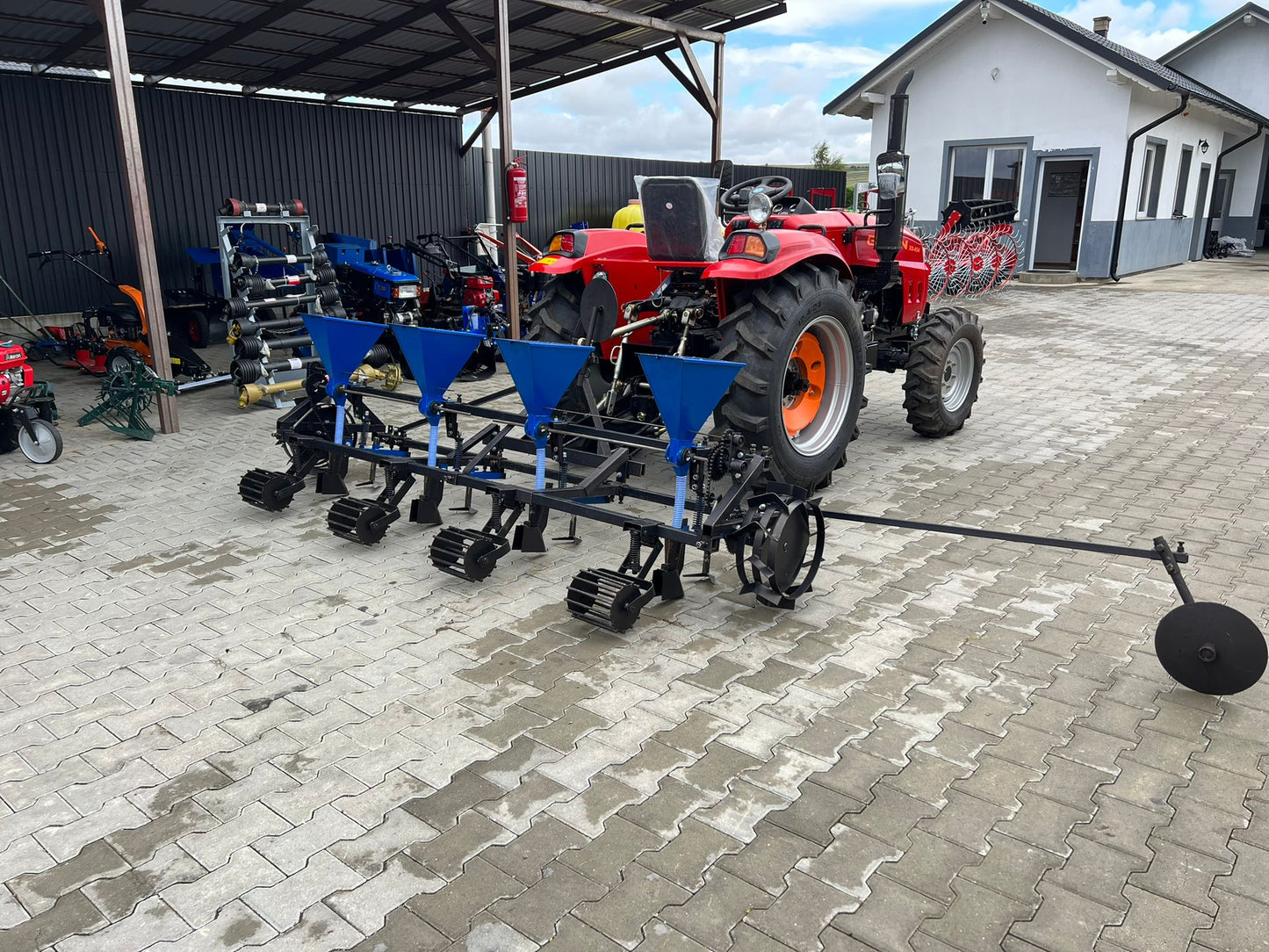 Semanatoare tractor de precizie, porumb si legume, 4 randuri