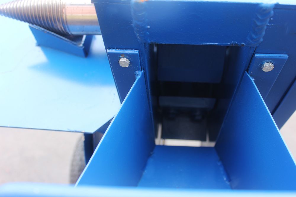 Tocator Crengi / Dispicator de Butuci pentru tractor.
