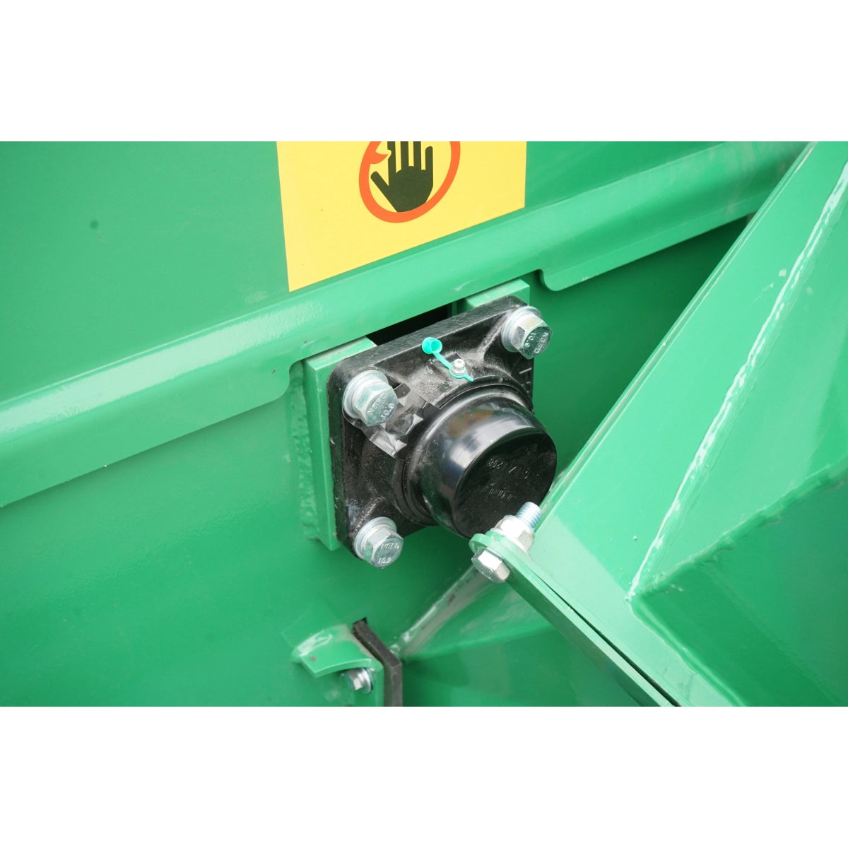 Tocator crengi priza putere tractor PTO, putere necesara 18-50CP, grosime maxima 100mm, buncar 400x420x600mm Breckner Germany