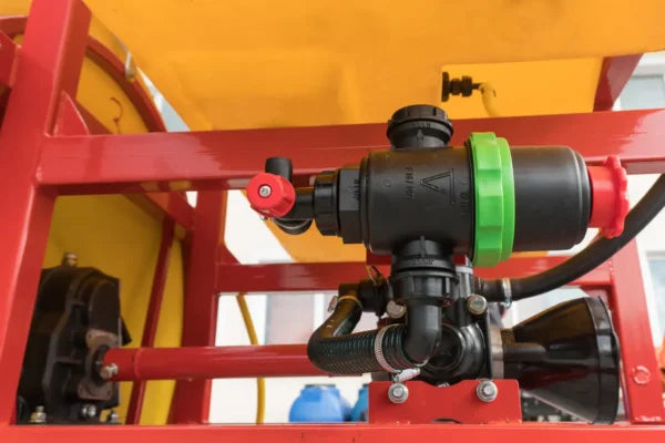 Atomizor 600 l cu bazin din plastic, diuze din cupru