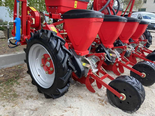 Semănătoare pneumatică pentru porumb si plante 4 randuri DEMETRA
