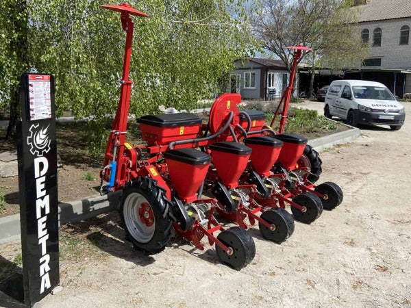 Semănătoare pneumatică pentru porumb si plante 4 randuri DEMETRA