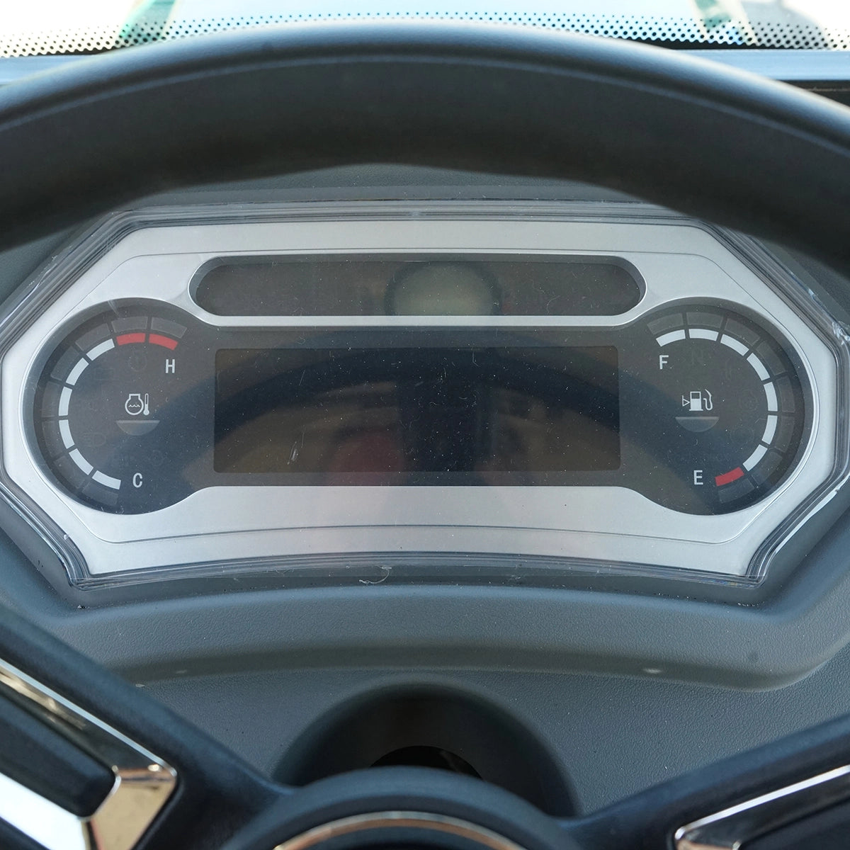 Tractor 80CP 4×4 cu cabina, motor YTO cu turbo, aer conditionat si camere video KONIG 804