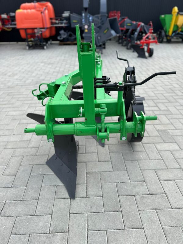 Plug 2 brazdare 2/35 (60 cm lățimea de lucru) putere 45-85 CP