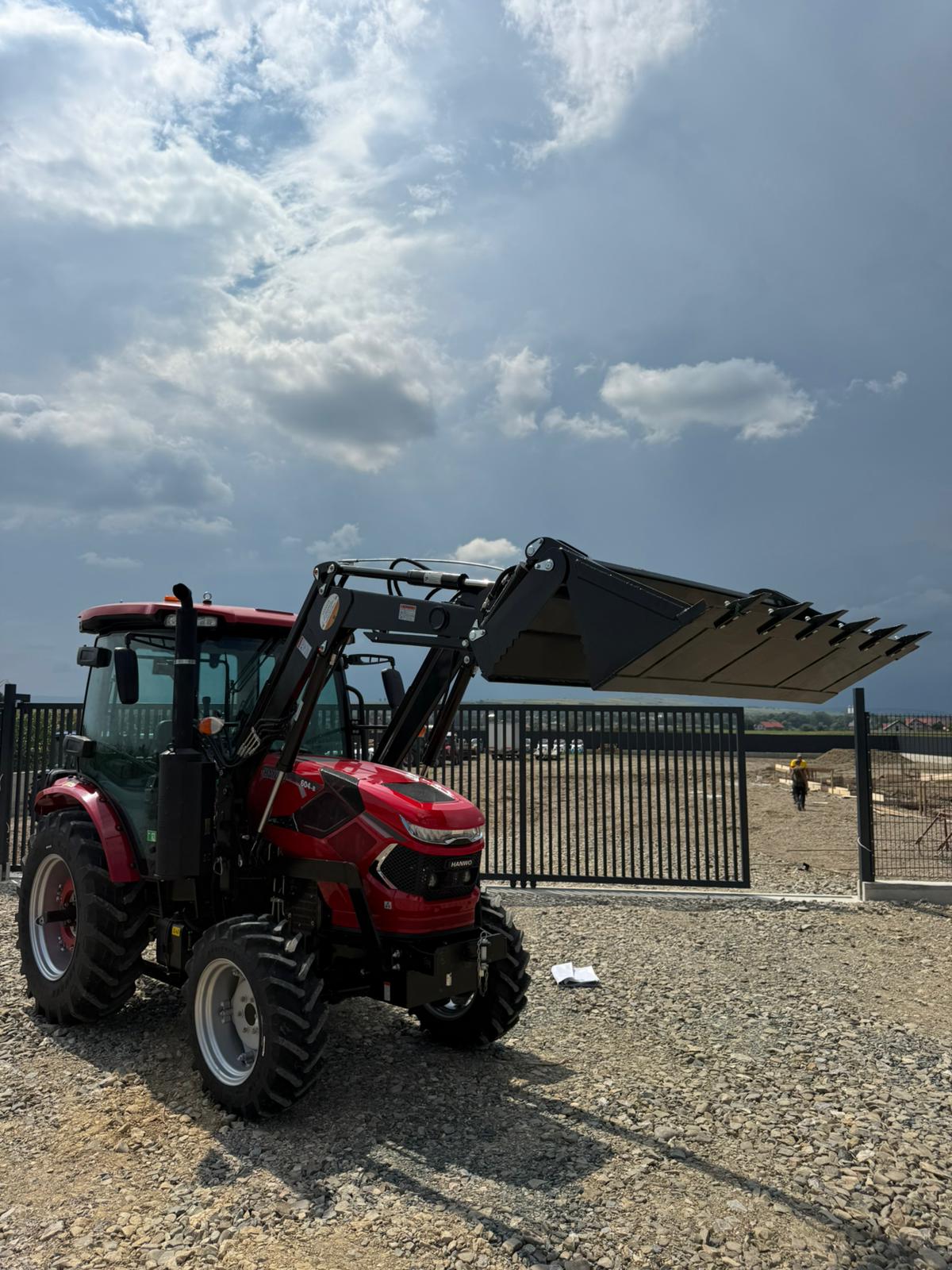 Tractor HANWO 704, 75 CAI, 4X4, STAGE 5 cu incarcator frontal