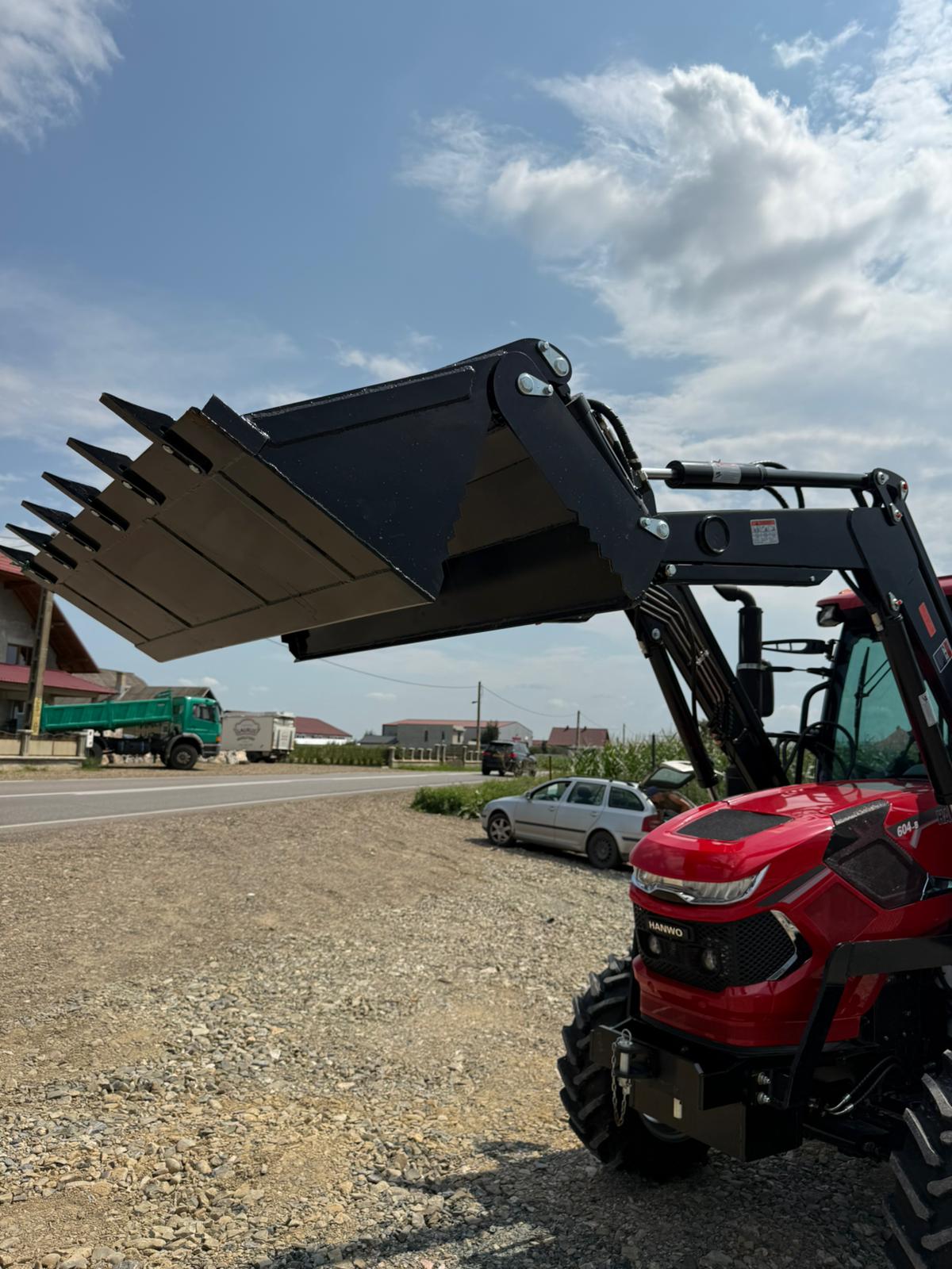 Tractor HANWO 704, 75 CAI, 4X4, STAGE 5 cu incarcator frontal
