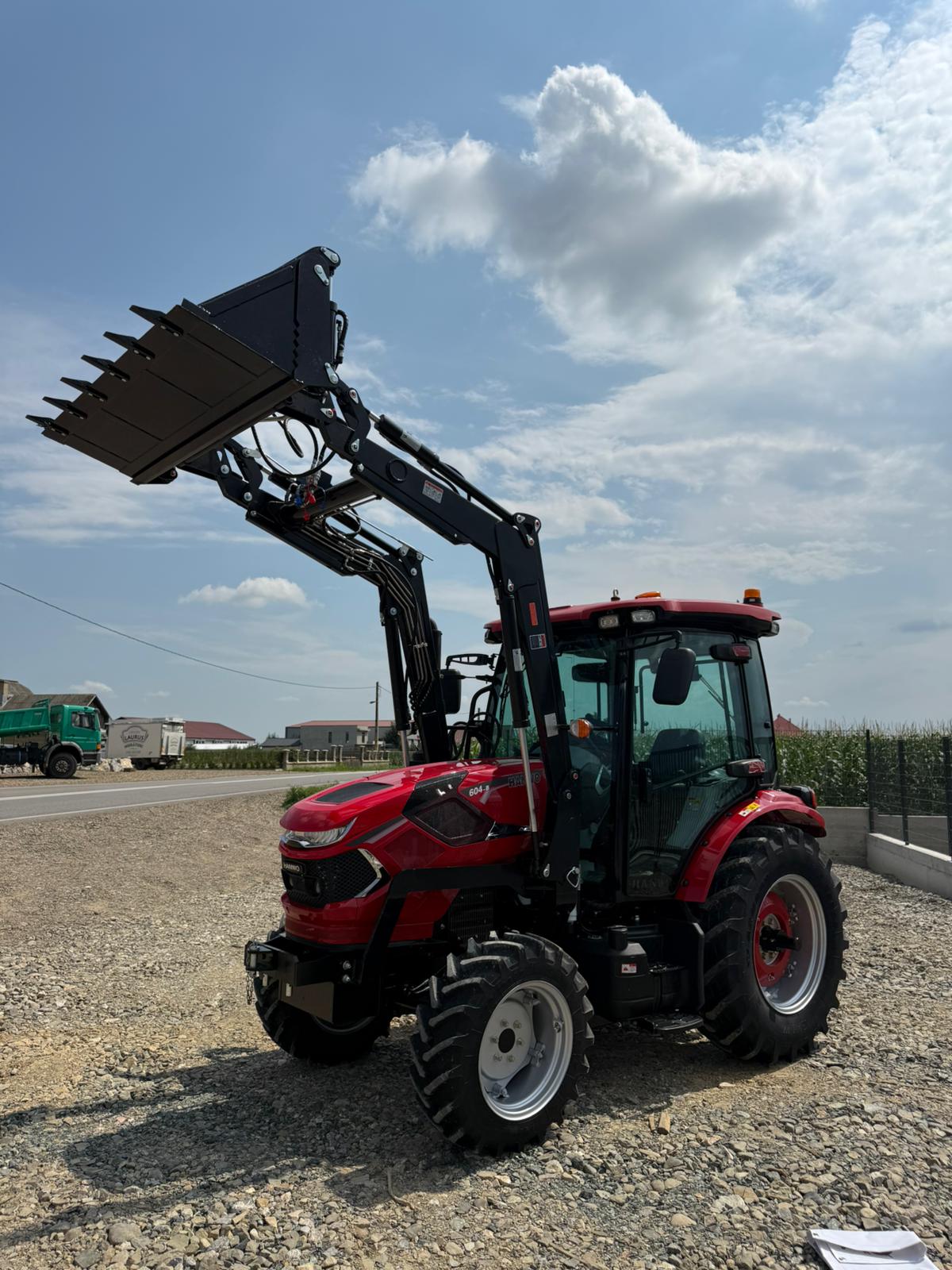 Tractor HANWO 704, 75 CAI, 4X4, STAGE 5 cu incarcator frontal