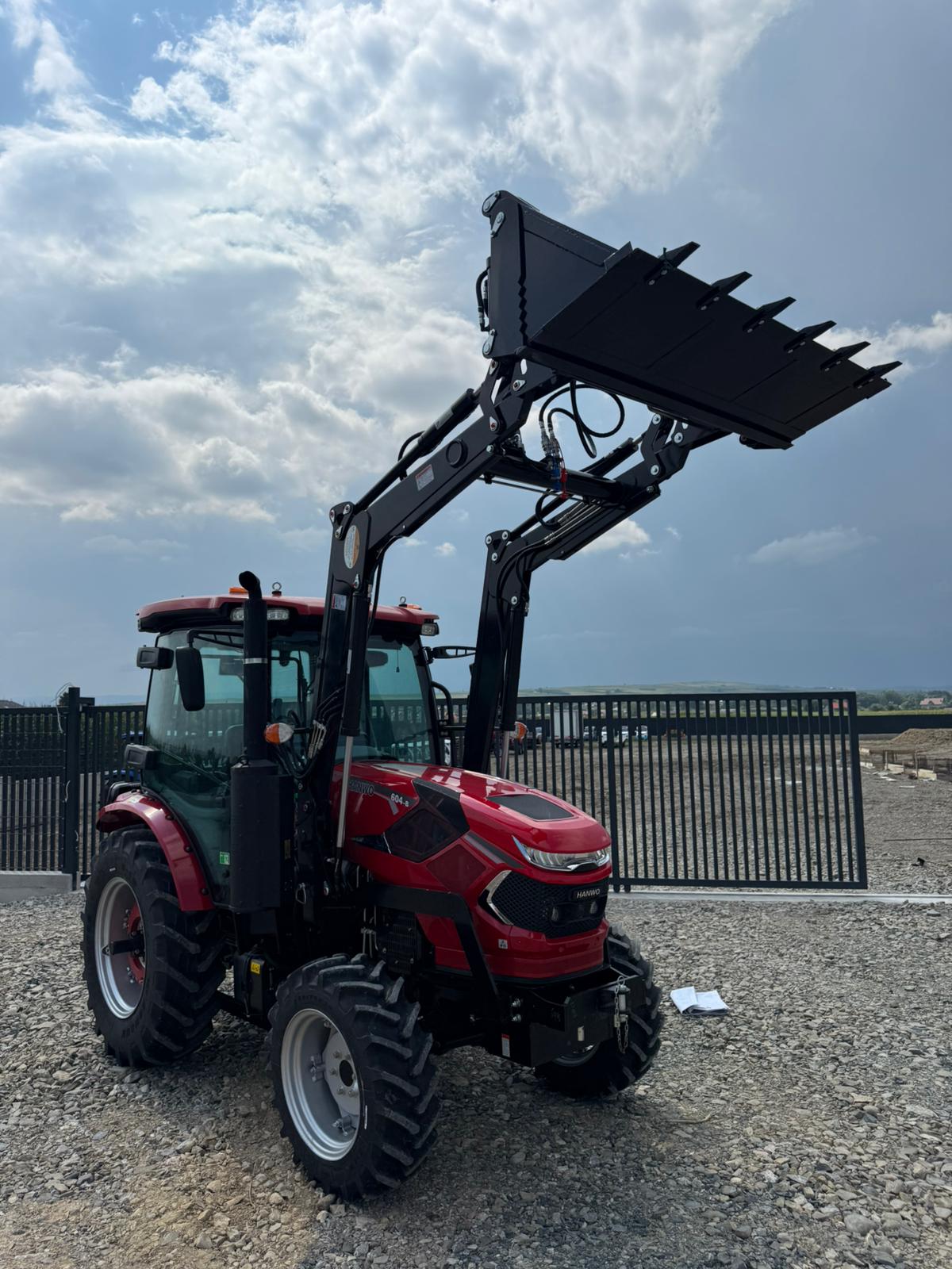 Tractor HANWO 704, 75 CAI, 4X4, STAGE 5 cu incarcator frontal