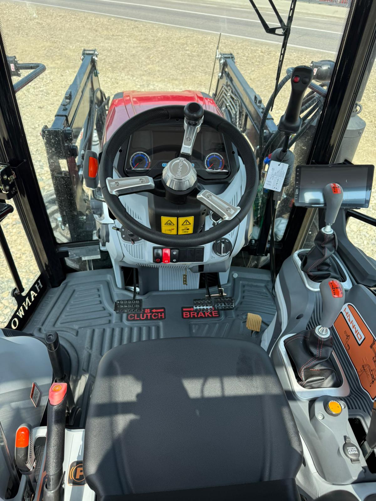 Tractor HANWO 704, 75 CAI, 4X4, STAGE 5 cu incarcator frontal