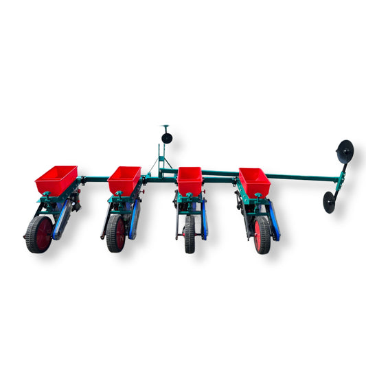 Semanatoare 4 randuri cu fertilizare dupa tractor.