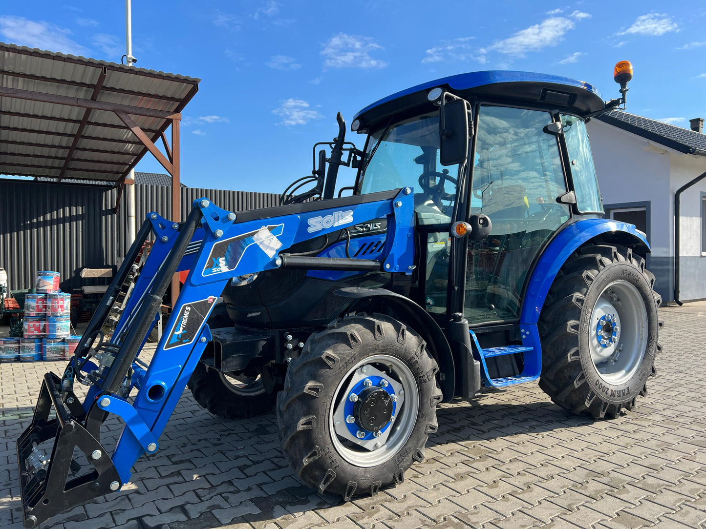 TRACTOR AGRICOL SOLIS 4WD 50 CP CU CABINA SI INCARCATOR FRONTAL