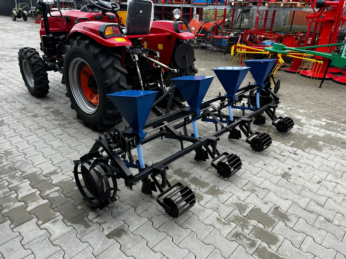 Semanatoare tractor de precizie, porumb si legume, 4 randuri