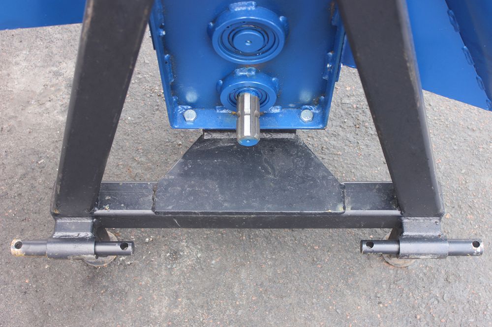 Tocator Crengi / Dispicator de Butuci pentru tractor.