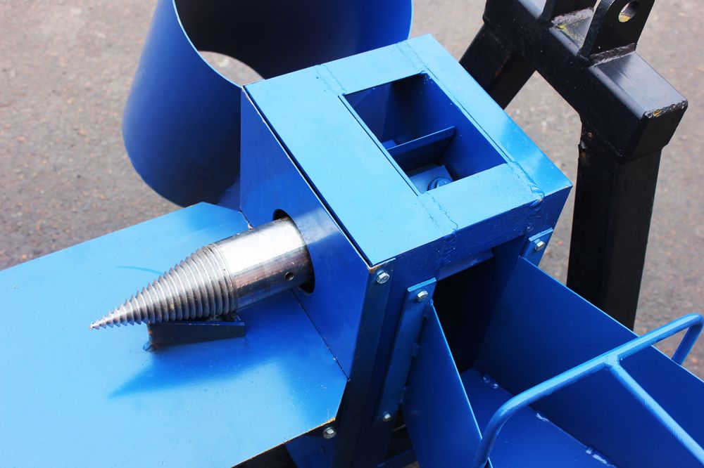 Tocator Crengi / Dispicator de Butuci pentru tractor.
