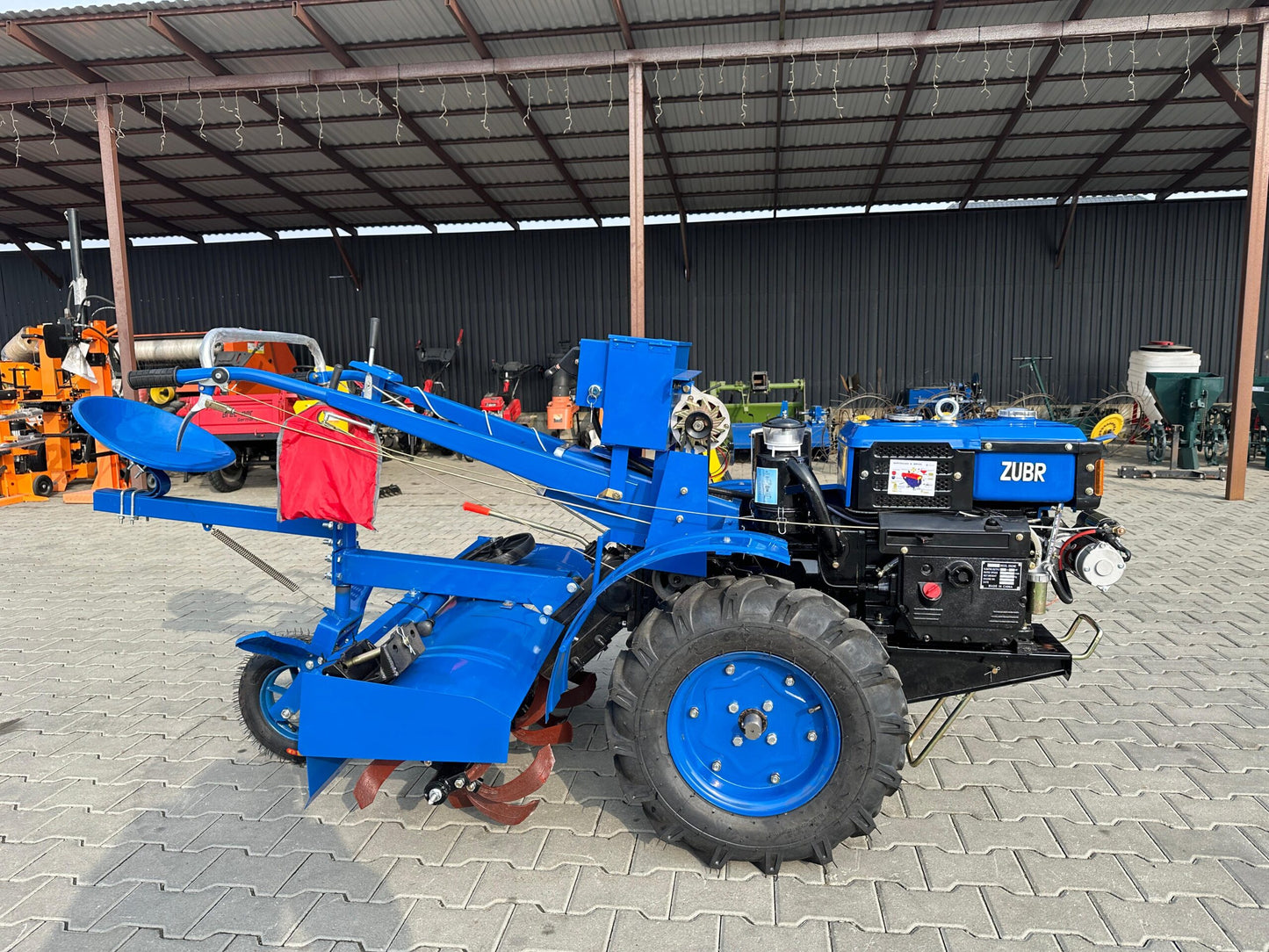 Motocultor Zubr 12 CP diesel, pornire electrica+alternator, dotat cu freza și plug cu un singur brazdar