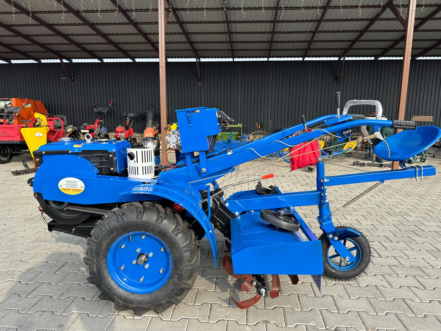 Motocultor Zubr 12 CP diesel, pornire electrica+alternator, dotat cu freza și plug cu un singur brazdar